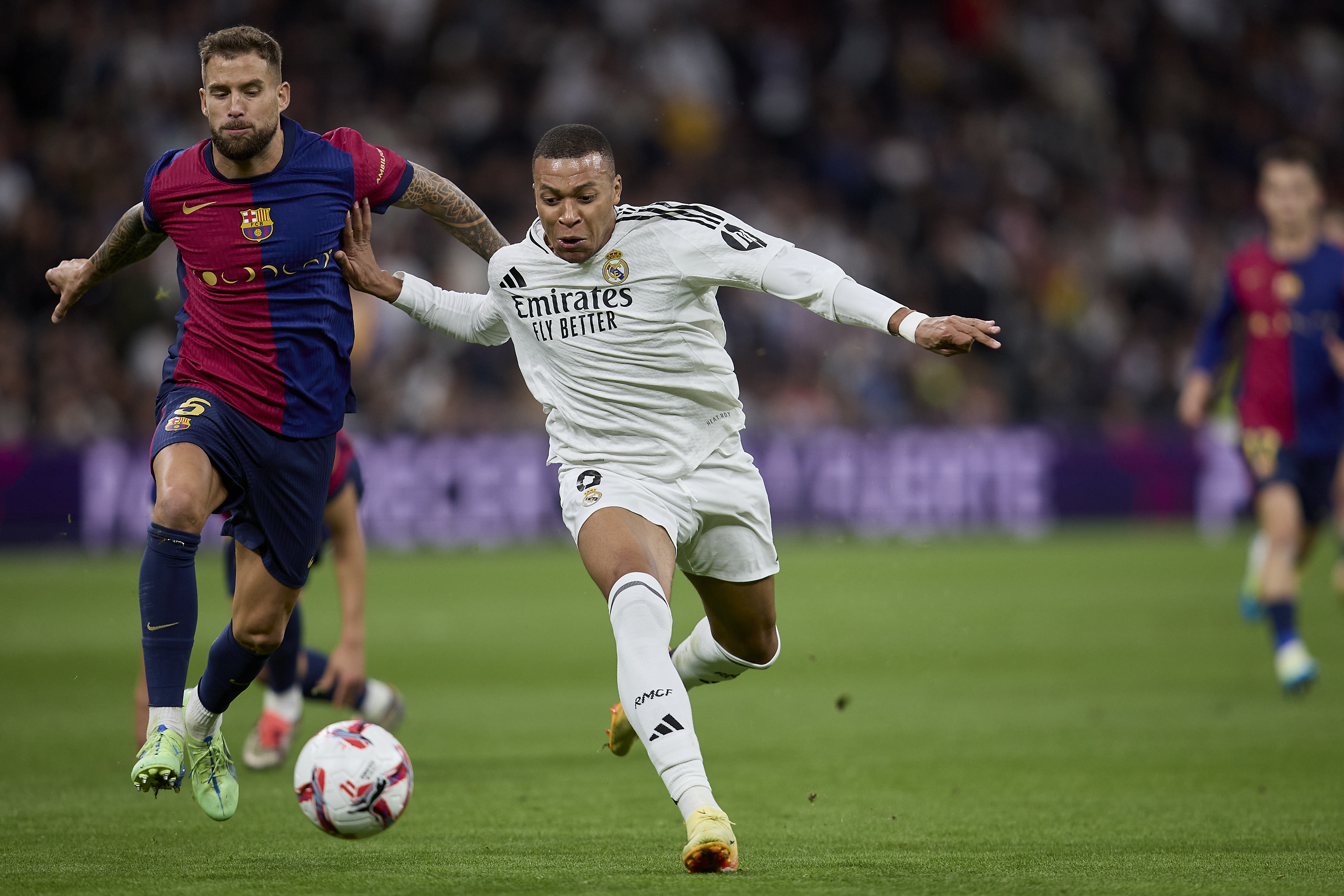 J9九游会app - 姆巴佩回归赛场，出色防守首场状态亮眼，曼联观众沸腾！